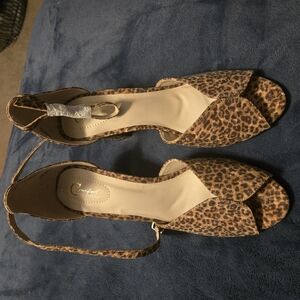 Comfortview Brown Sandals with Slingback Design